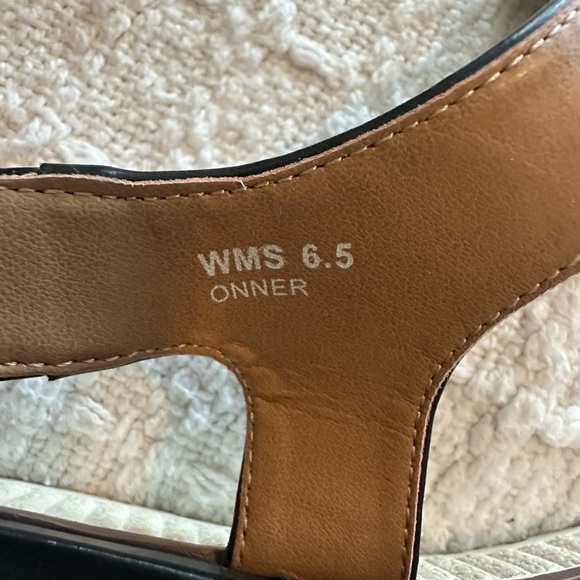 DV dolce vita Sz 6.5 Black Sandals with Gold Buckles - Picture 5 of 8